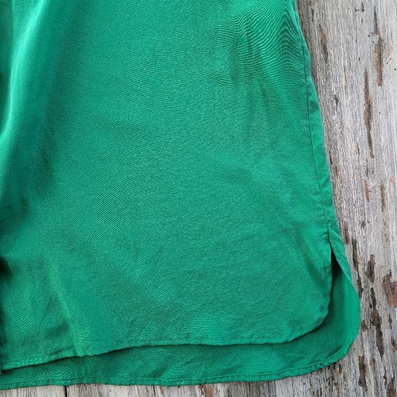 Aritzia Babaton Academy Silk Short Sleeve Blouse Green Women's Medium - Picture 3 of 7